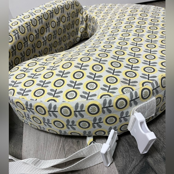 My Brestfriend Breastfeeding pillow - gently used - Picture 2 of 4